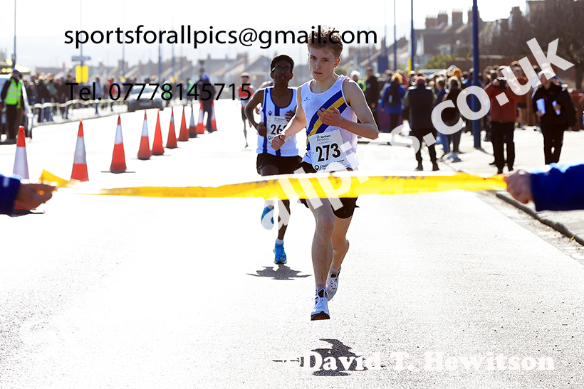 Boys under-15s 5k, 2025 Northern 12 and 6 Stage Road Relays and Junior 5k, Redcar. Photo: David T. Hewitson/Sports for All Pics